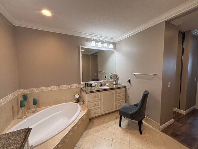Building Photo - 30 Harbour Isle Dr E