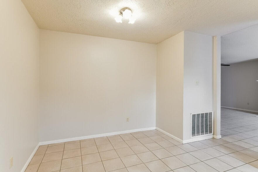 Building Photo - 28907 Binefield St