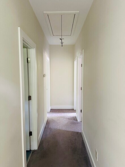 Building Photo - 2427 Winburn Ave