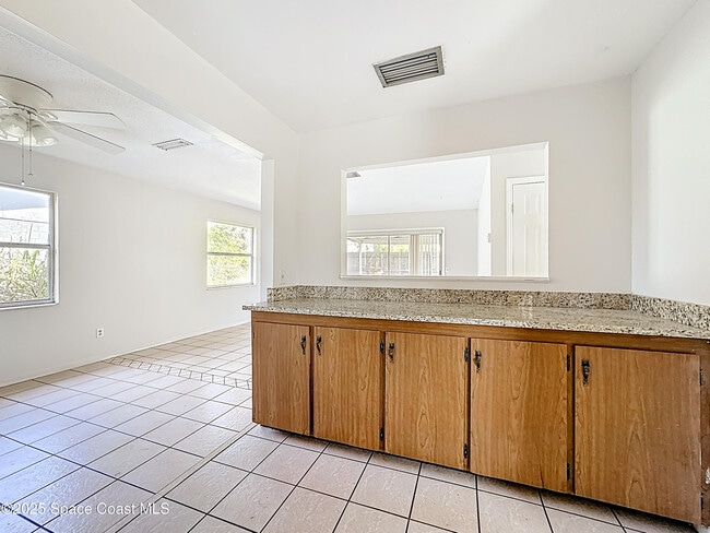 Building Photo - 1076 Coronado Dr