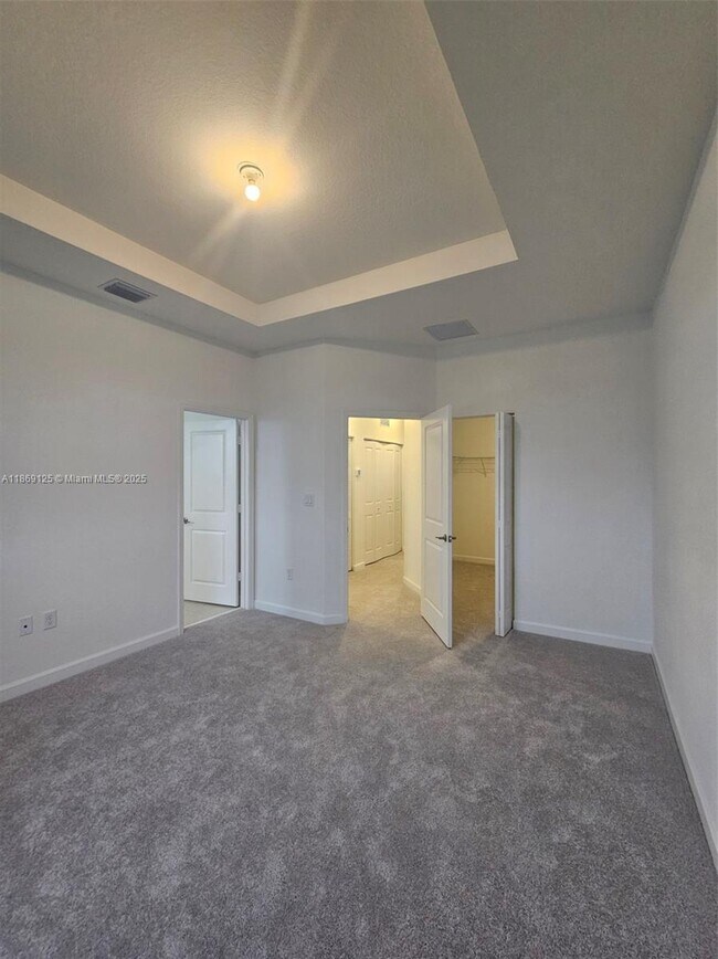 Building Photo - 2785 SE 25th Ave
