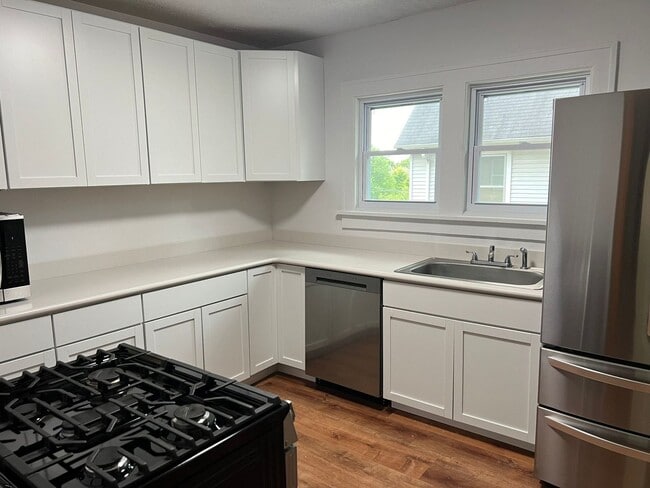 Building Photo - 1040 Haskell Ave