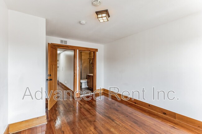 Building Photo - 2802 E Fairmount Ave
