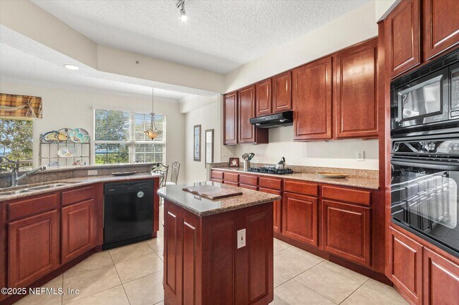 Building Photo - 215 S Ocean Grande Dr