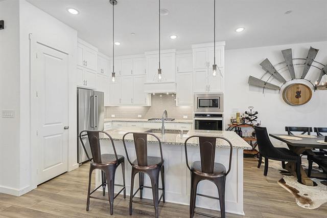 Building Photo - 1008 Redbrick Ln