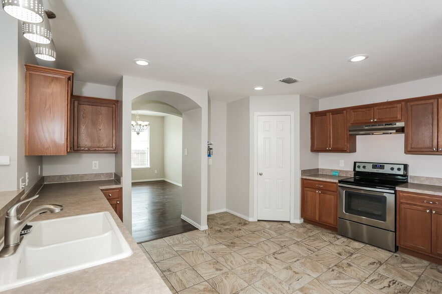 Building Photo - 212 Arrowhead Dr