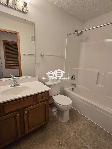 Building Photo - 1611 Fox Hunt Way