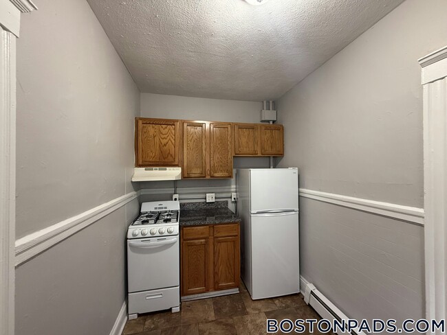 Building Photo - 44 Estes St