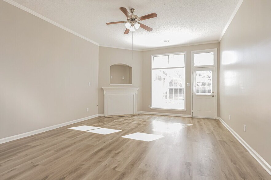 Building Photo - 20 Garden Springs Dr