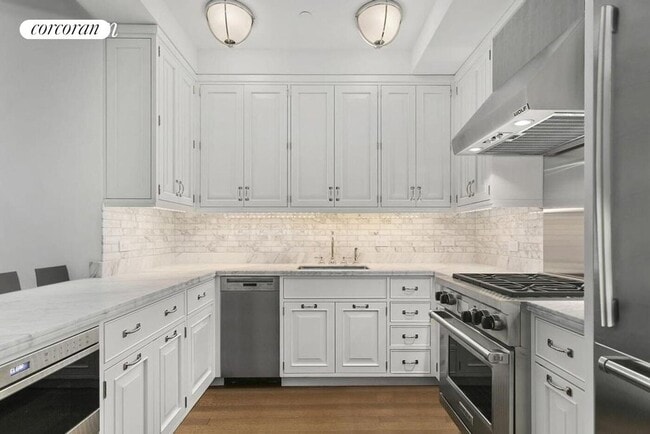 Building Photo - 160 W 12th St