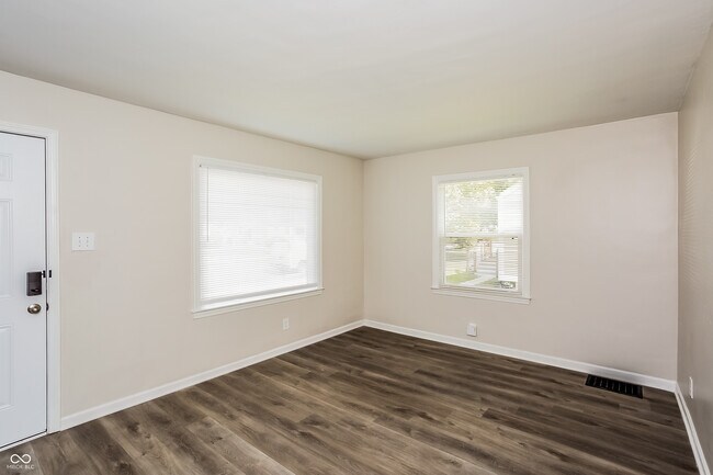 Building Photo - 5301 E 19th Pl