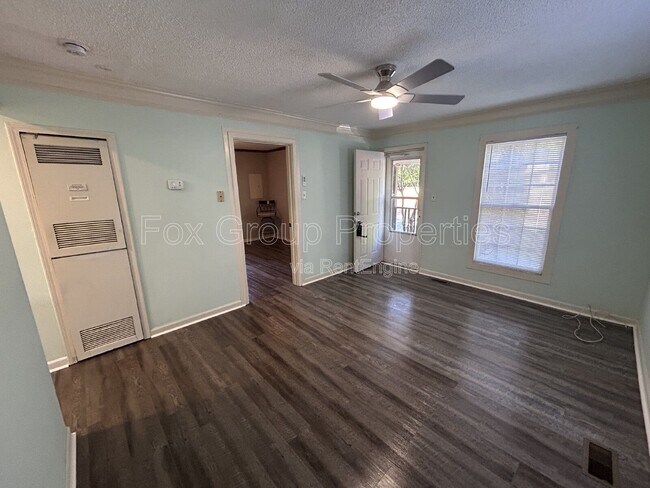 Building Photo - 177 S Maple St
