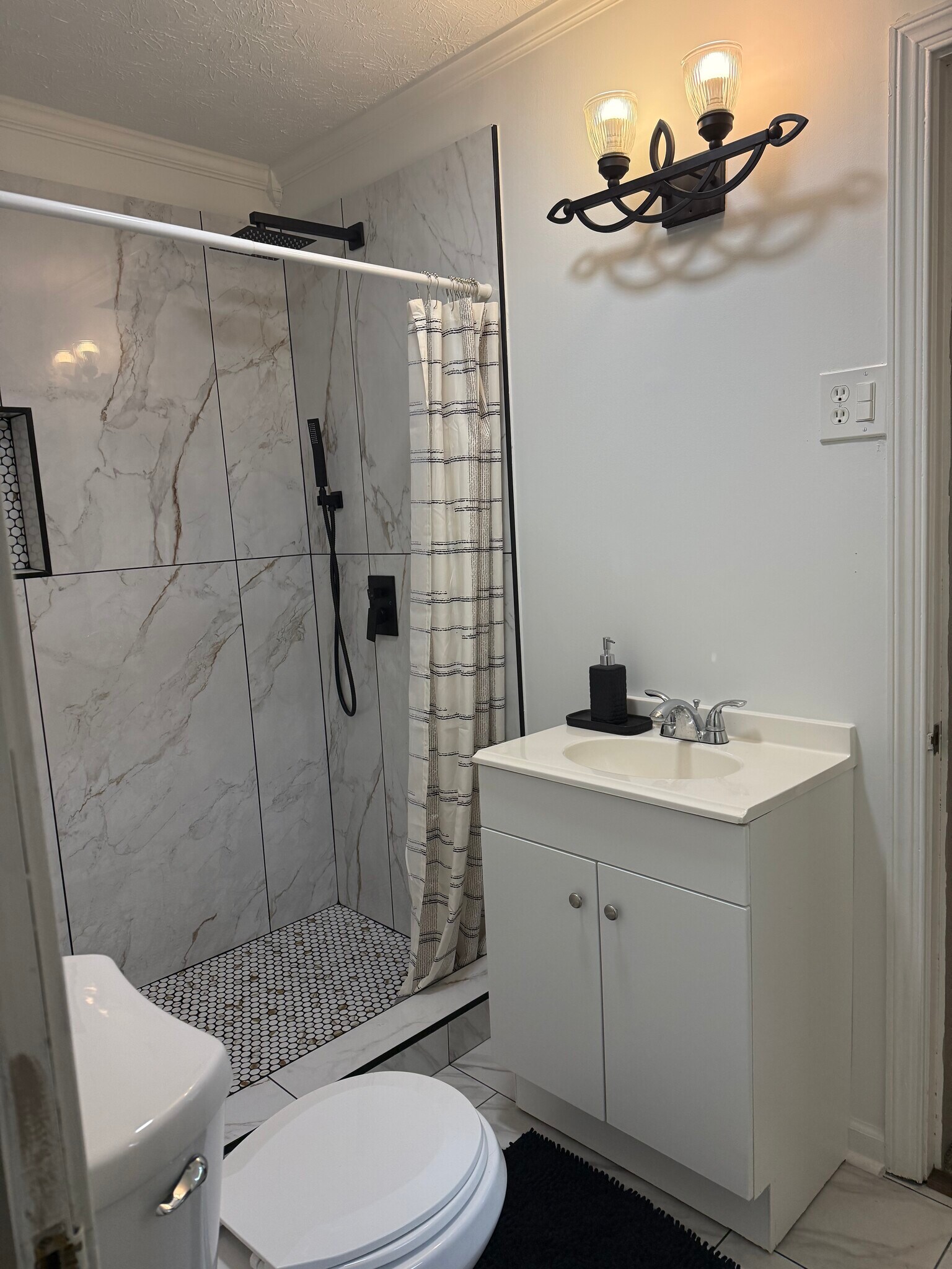 remodeled bathroom - 206 Griffith St