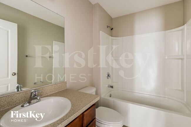 Building Photo - 3843 Falcon Crest Dr