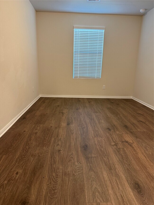 Building Photo - 405 Magnolia Ln