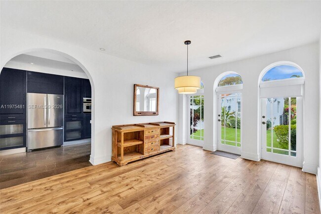 Building Photo - 113 NE 101st St