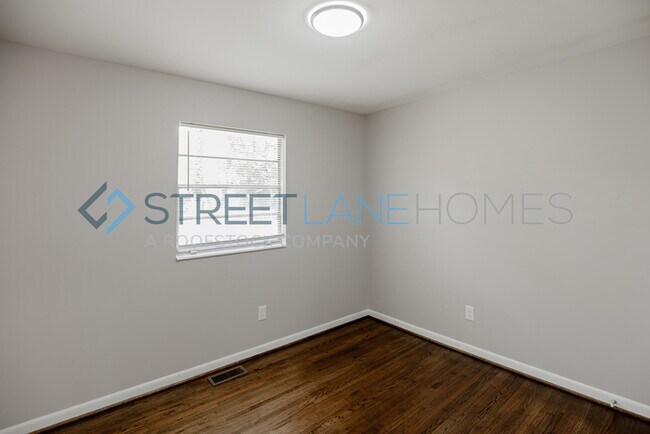 Building Photo - Charming 3 Bedroom in Birmingham!