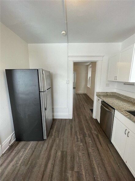 Building Photo - 136 S Spring Ave