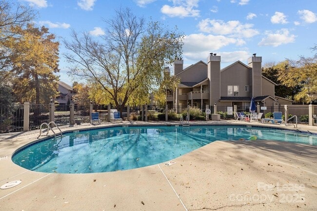 Building Photo - 2505 Stockbridge Dr