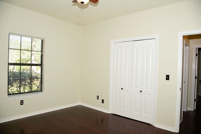 Building Photo - 116 Baywind Dr