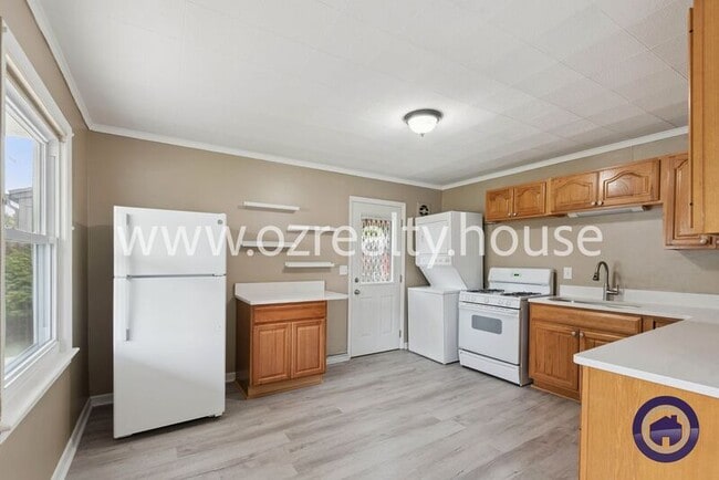 Building Photo - 617 Whitlock Ave