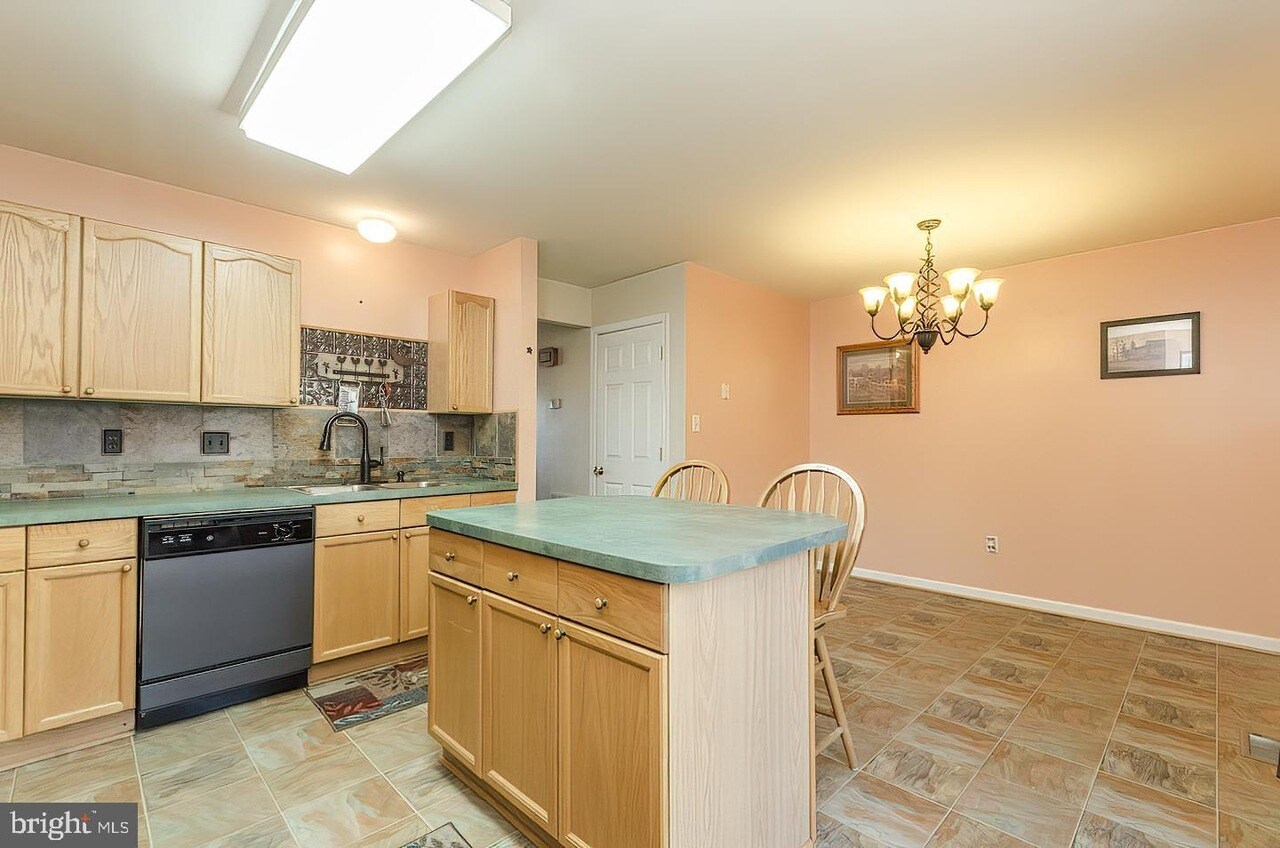 Building Photo - 9 E Calabash Ct