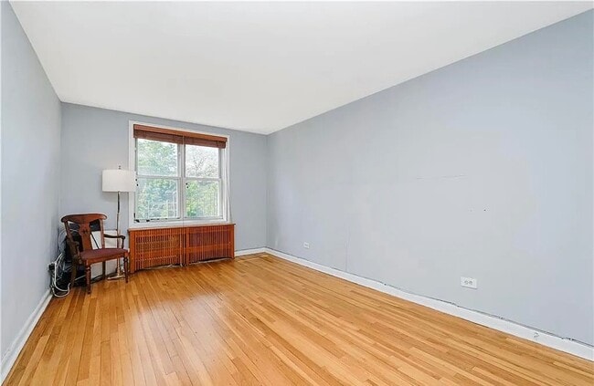 Building Photo - 350 Richmond Ter