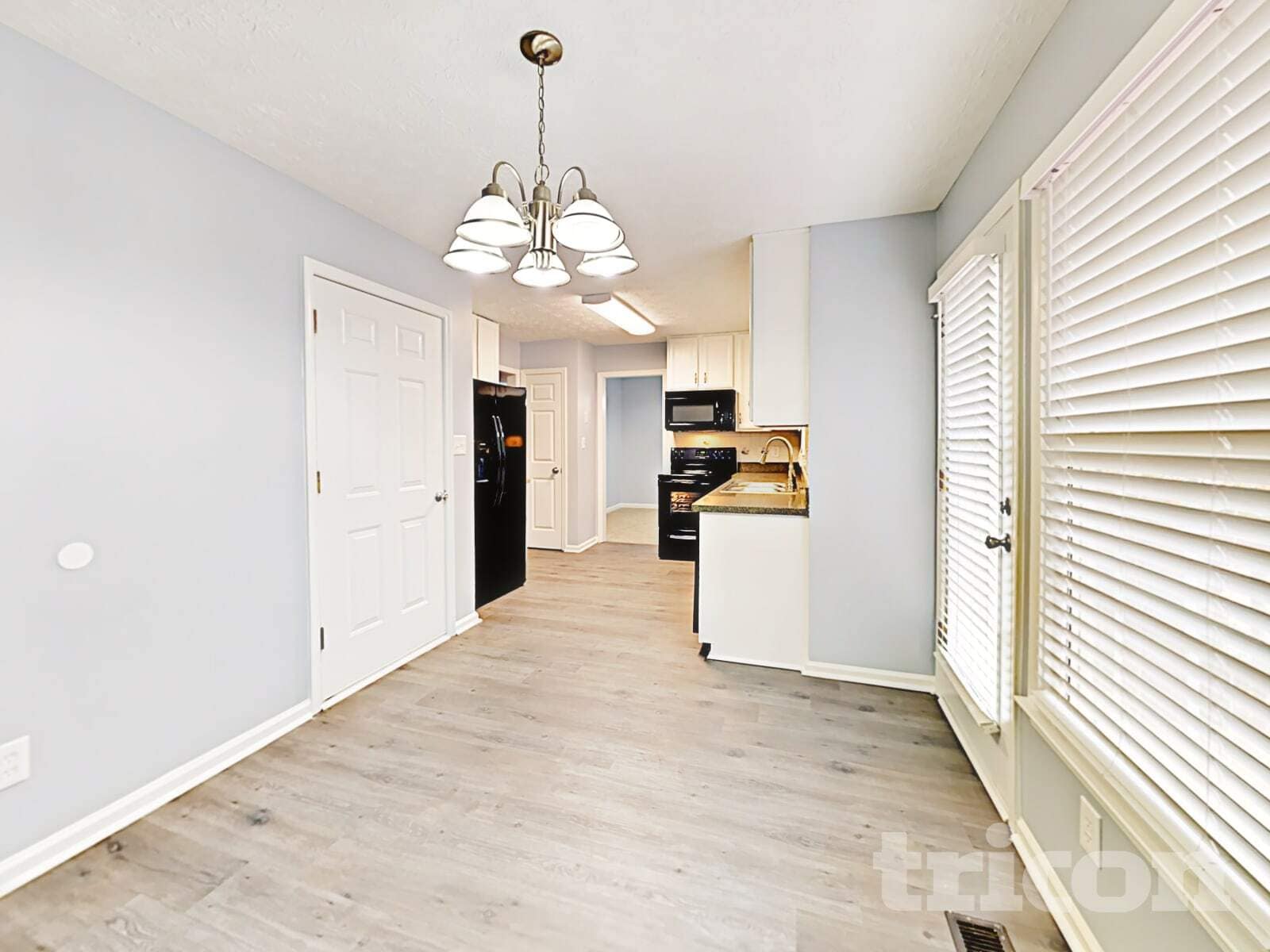 Building Photo - 262 Maplelake Dr