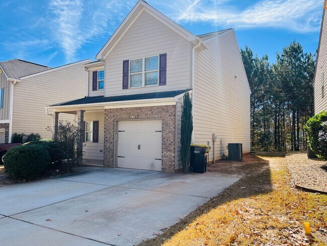 Building Photo - Wow! Check out this charming 3-bedroom, 2....