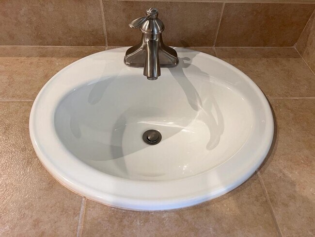 Building Photo - 427 Anchor Ln