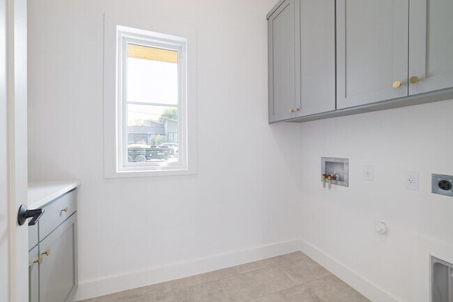 Building Photo - 1703 Piedmont Ave