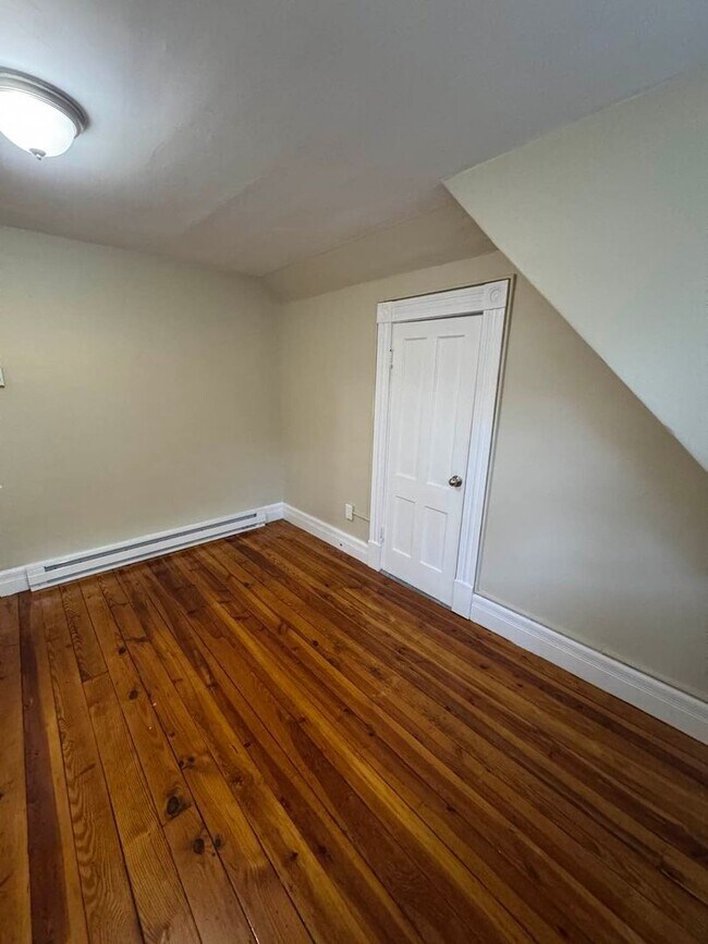 Building Photo - Charming 1-Bedroom Apartment in Russell, MA