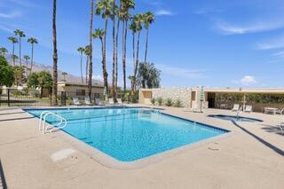 Building Photo - 340 Desert Lakes Dr