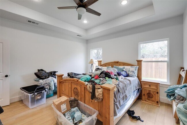 Building Photo - 4304 N Chisholm Trail