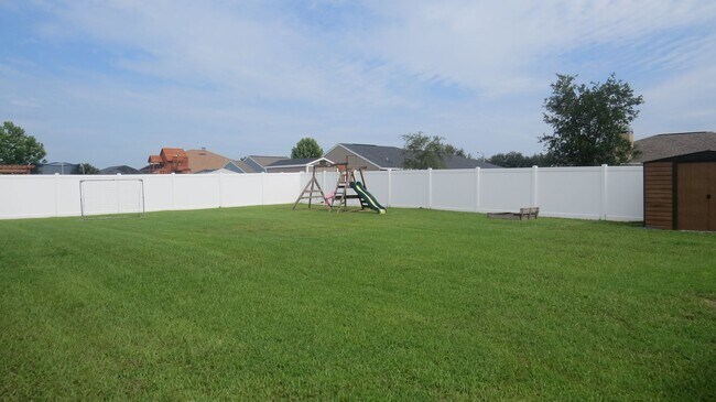 Building Photo - Beautiful 4/2 Home in Leesburg