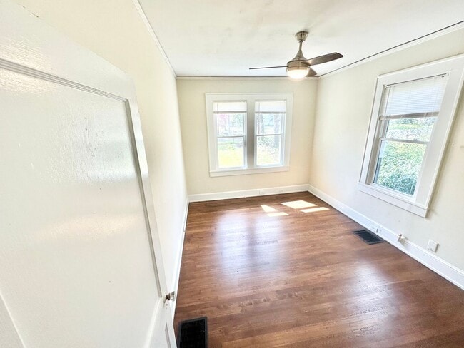 Building Photo - 610 Charlotte Ave
