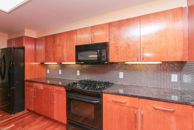 Building Photo - Tanner's Landing