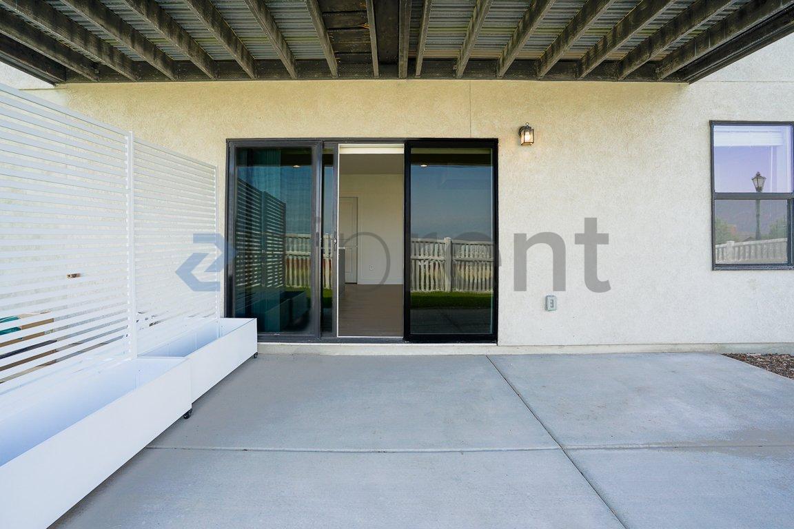 Building Photo - Unit B