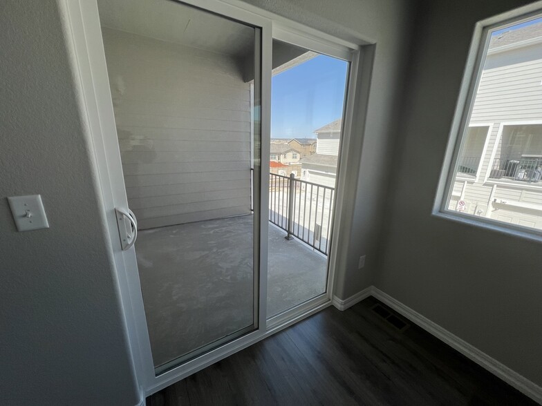 Building Photo - 7862 Kirwin Hts