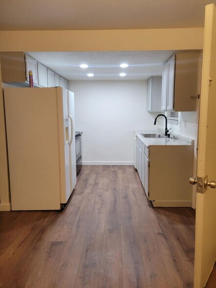 Building Photo - 828 Gloria St