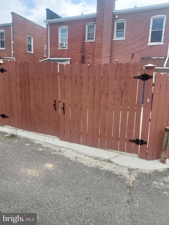 Building Photo - 619 Sheridan St NW