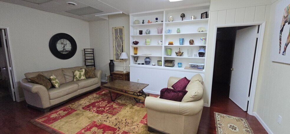 Building Photo - 1447 Lincoln Way