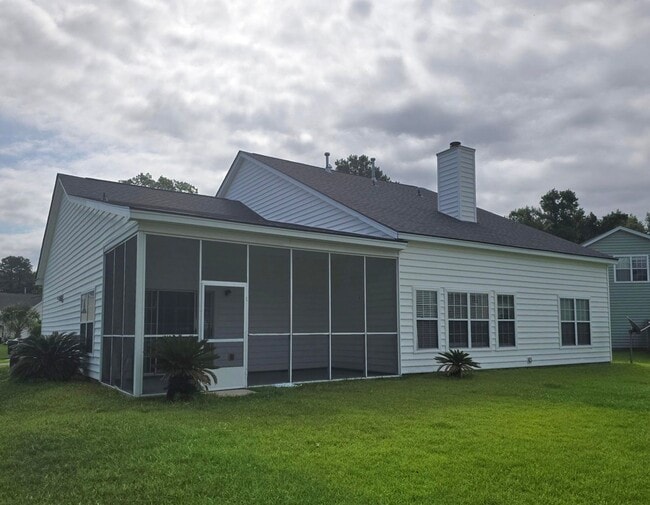 Building Photo - 4Br 2.5Ba in Grand Oaks with Pool Access!