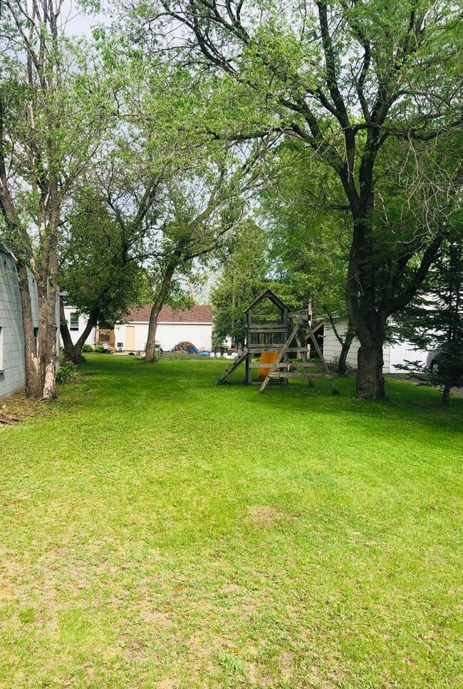 Building Photo - Charming 3-Bedroom Cloquet Home with Spacious Lot, Garage & Prime Location Near Parks and Golf