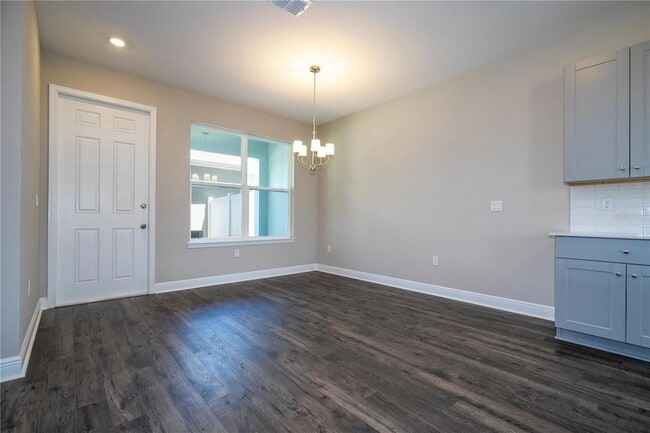 Building Photo - 16350 Hamlin Vw St