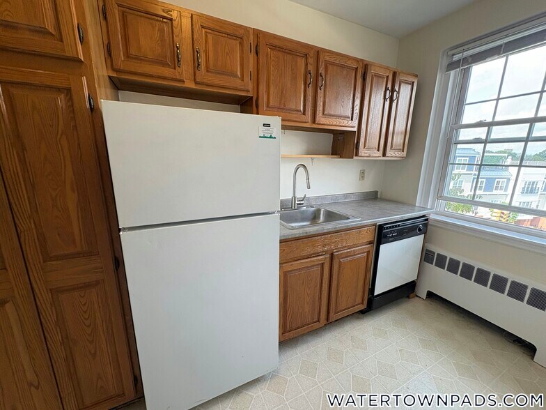 Primary Photo - 550 Belmont St