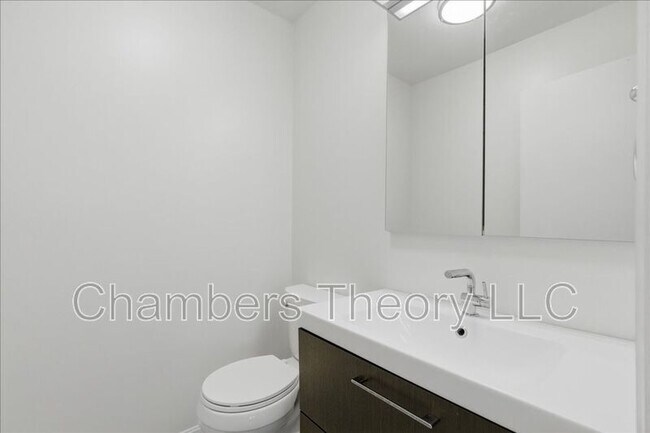 Building Photo - 1020 N Stafford St