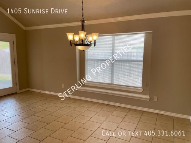 Building Photo - 1405 Sunrise Dr
