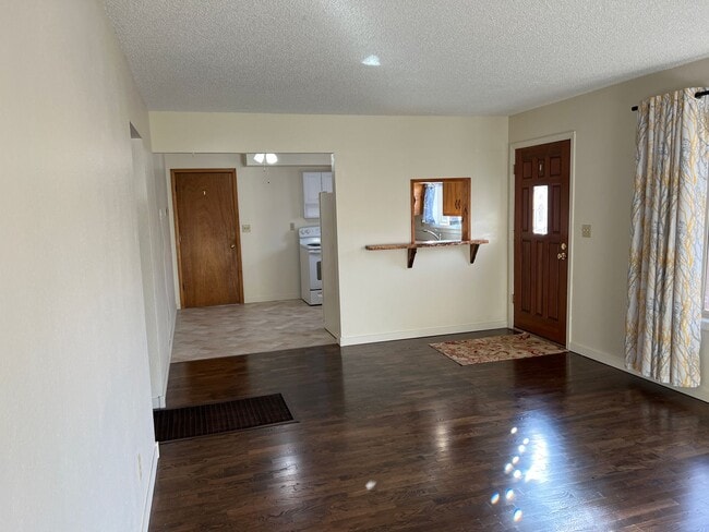 Building Photo - ross01