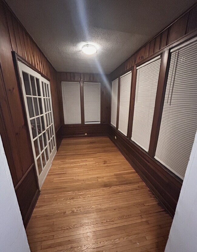 Building Photo - Charming 4-Bed Home with Gleaming Hardwood Floors & 2 Full Baths in Minneapolis!